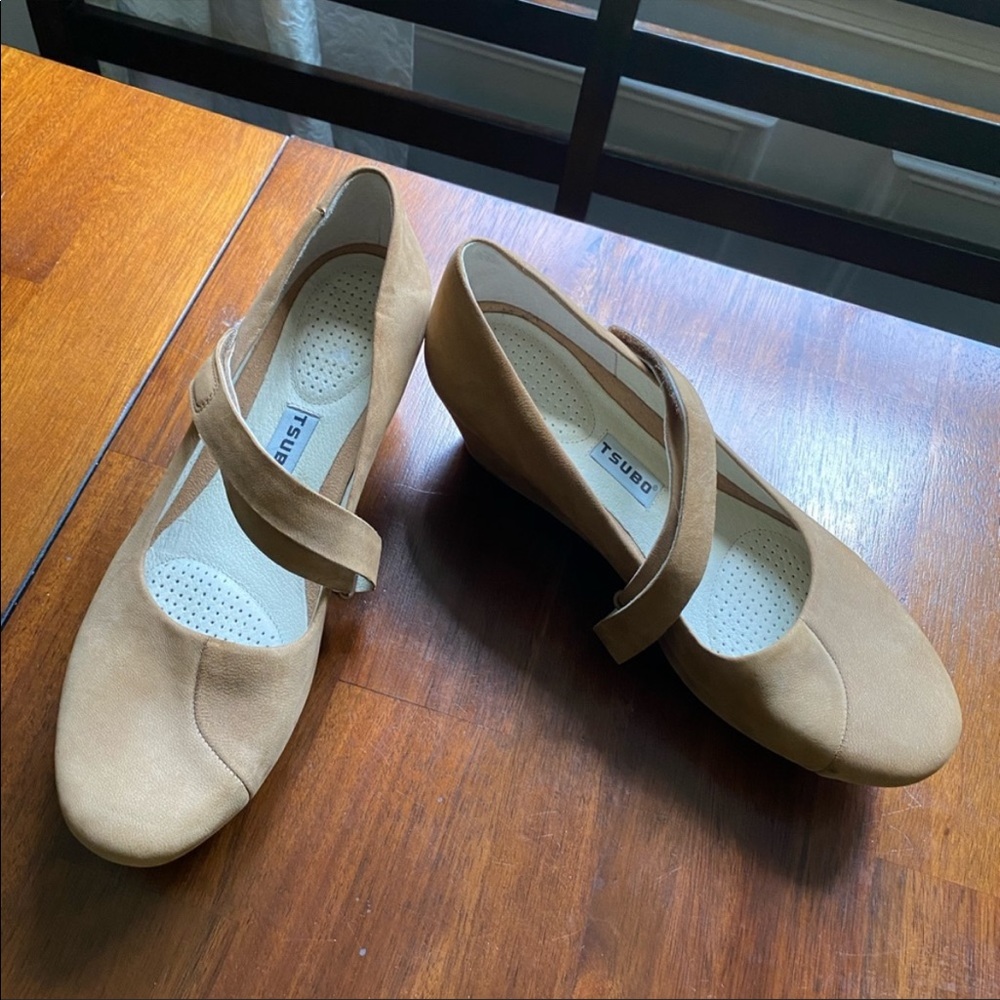 Tsubo Suede Tan Nude Wedges 10 Mary Jane